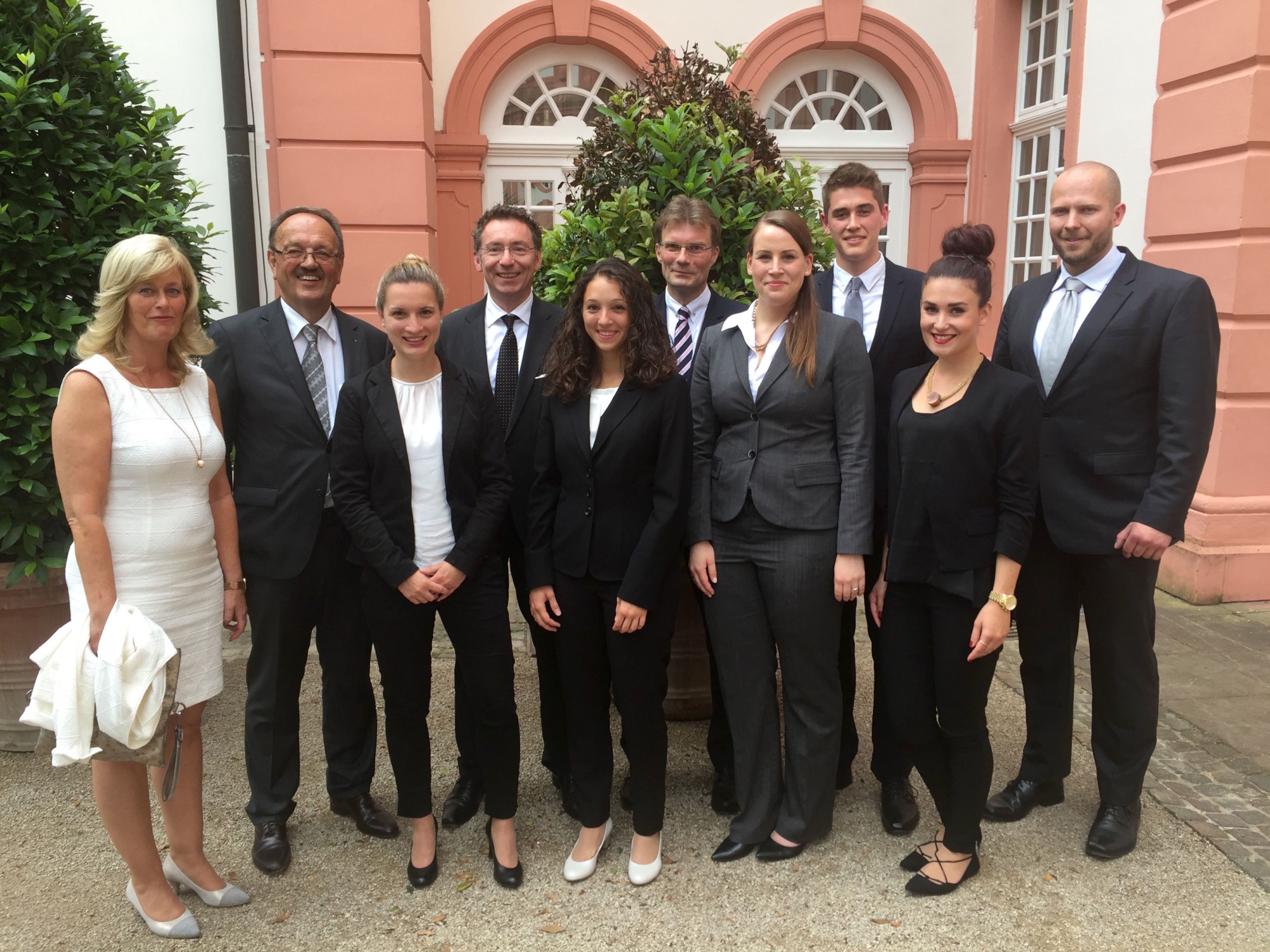 Das Lehrstuhlteam zusammen mit Professor Landau und seiner Frau sowie dem Richter am BGH Professor Radtke in Wiesbaden