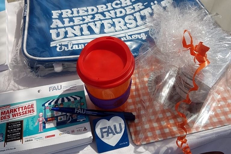 Luftballonaktion auf dem Markttag des Wissens in Erlangen