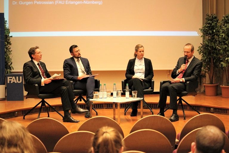Impressionen: Podiumsdiskussion zum Thema „Opferbeteiligung und Nebenklage“