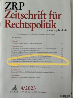 Zum Artikel "Veröffentlichung: Aufsatz von Prof. Safferling zur „Fortentwicklung des Völkerstrafrechts in Deutschland“ in der ZRP erschienen"