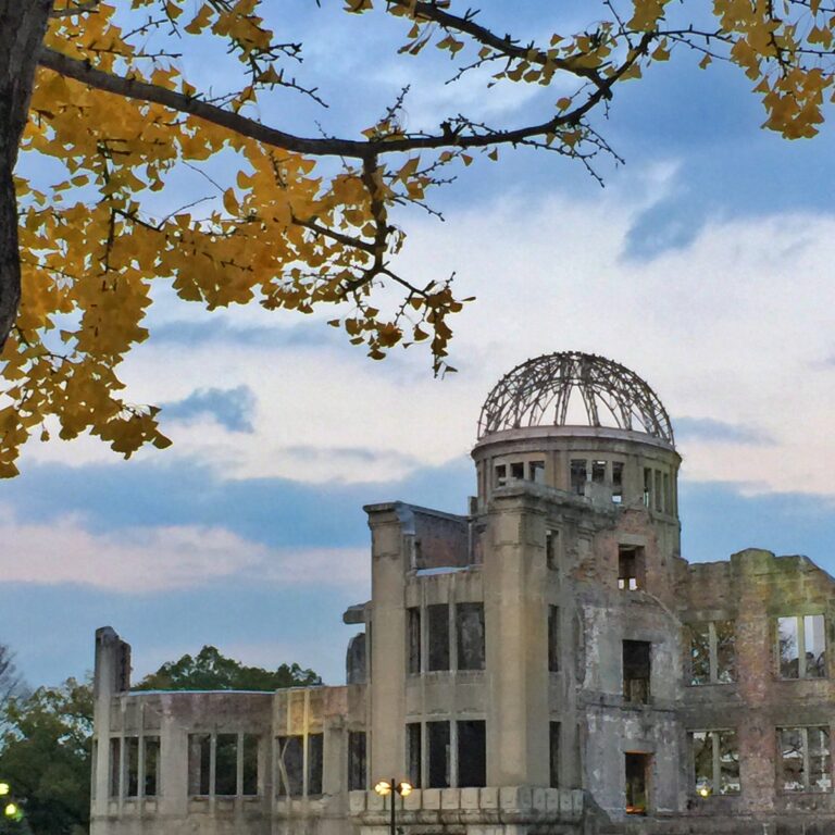 Exkursion „80 Jahre Atombombenabwürfe auf Hiroshima und Nagasaki, Erinnerungskulturen und das Völkerstrafrecht“
